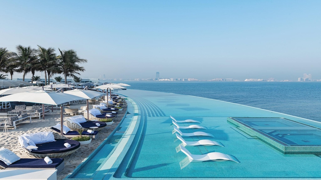 Burj Al Arab Jumeirah Review: Is This 7-Star Hotel Worth It?
